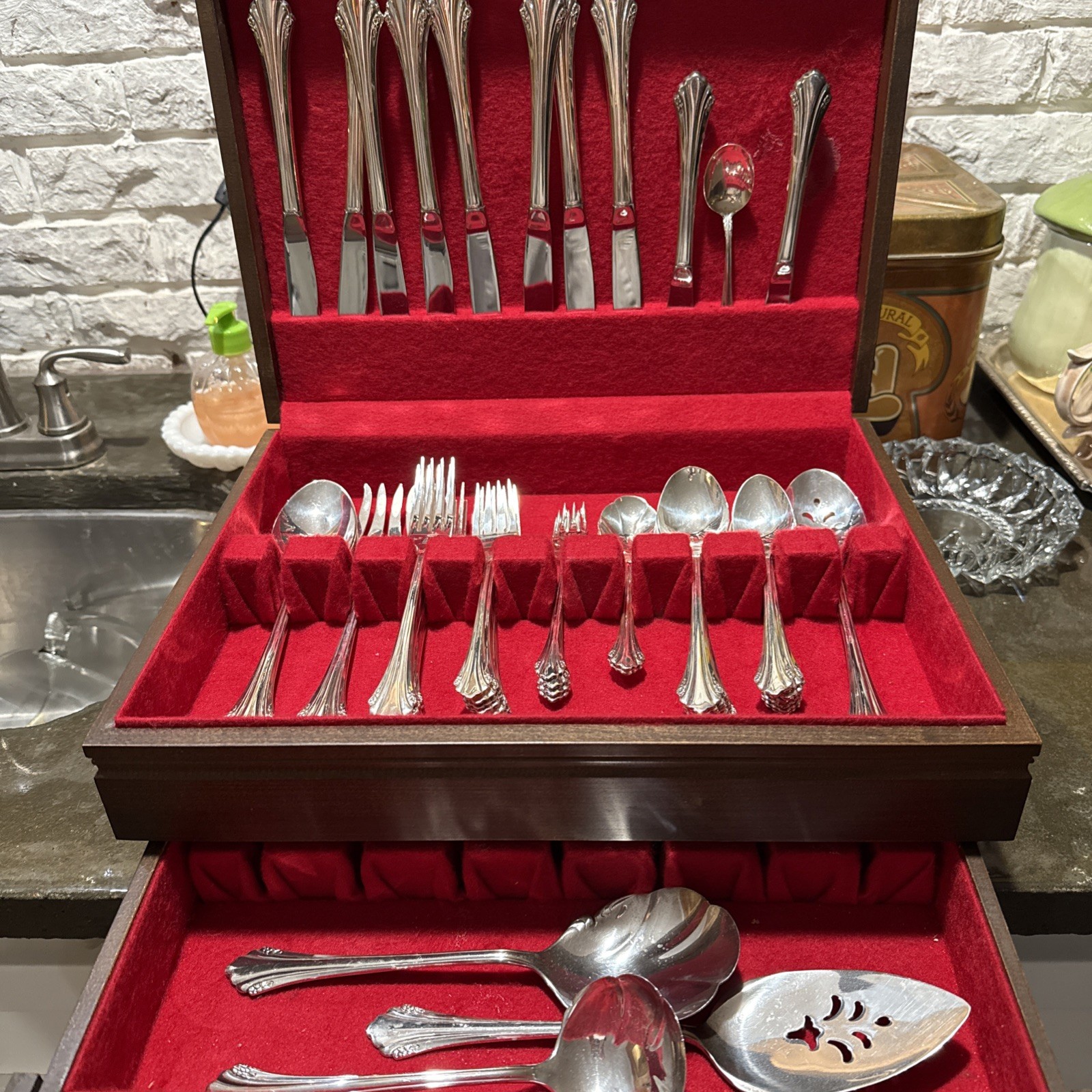 Oneida Community Silverware In Repose/Bittersweet Pattern Service for 8