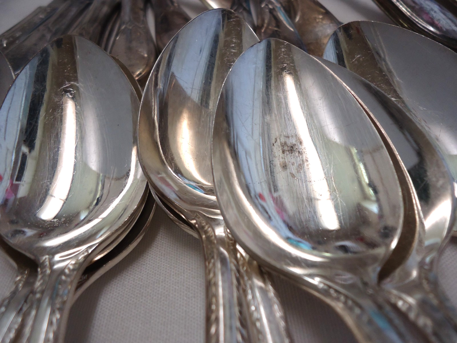 VINTAGE SILVERPLATE FLATWARE MIXED LOT BULK 120-PIECES