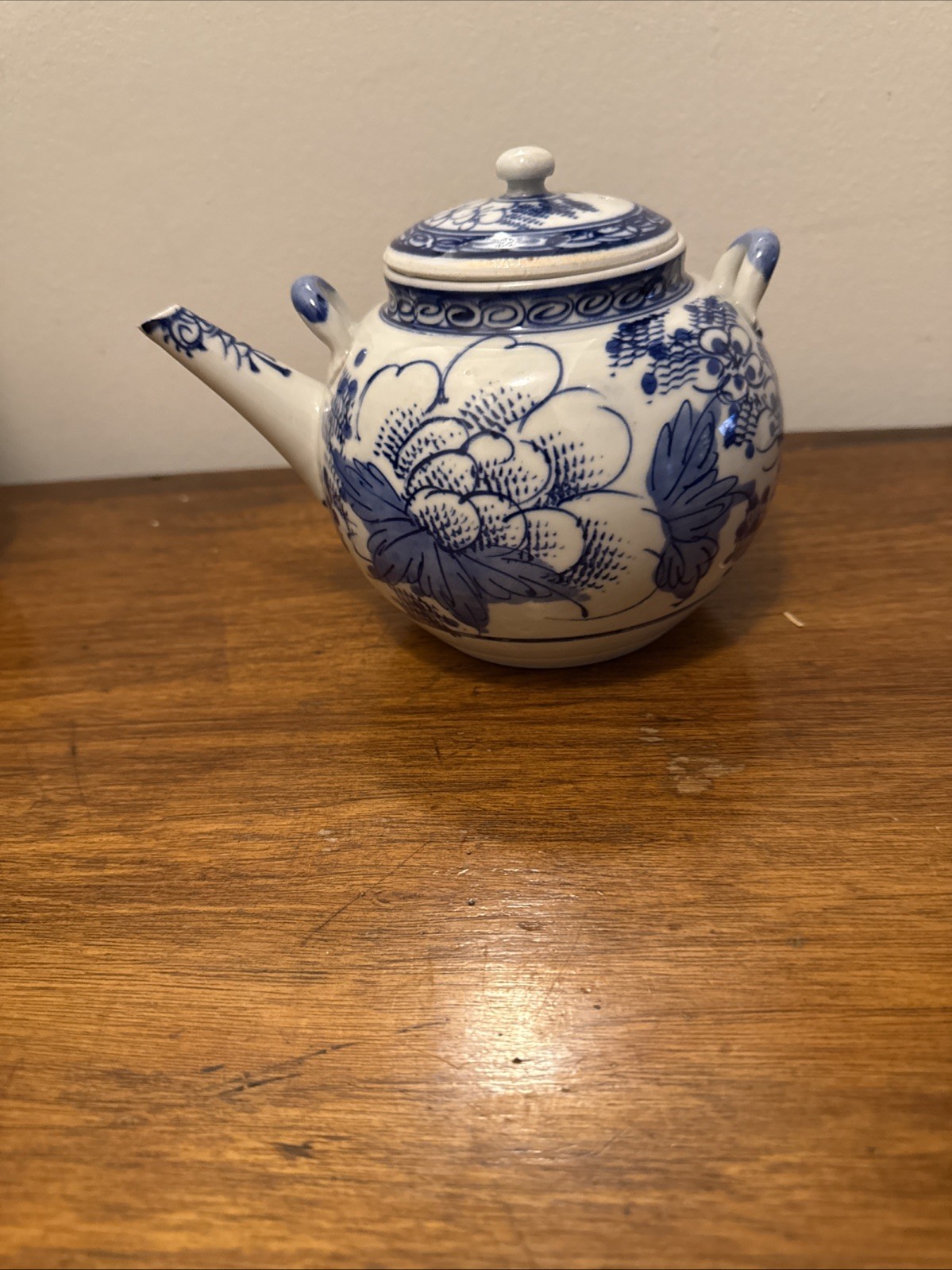 RARE LARGE 19TH CENTURY JAPANESE ANTIQUE PORCELAIN TEAPOT – Large