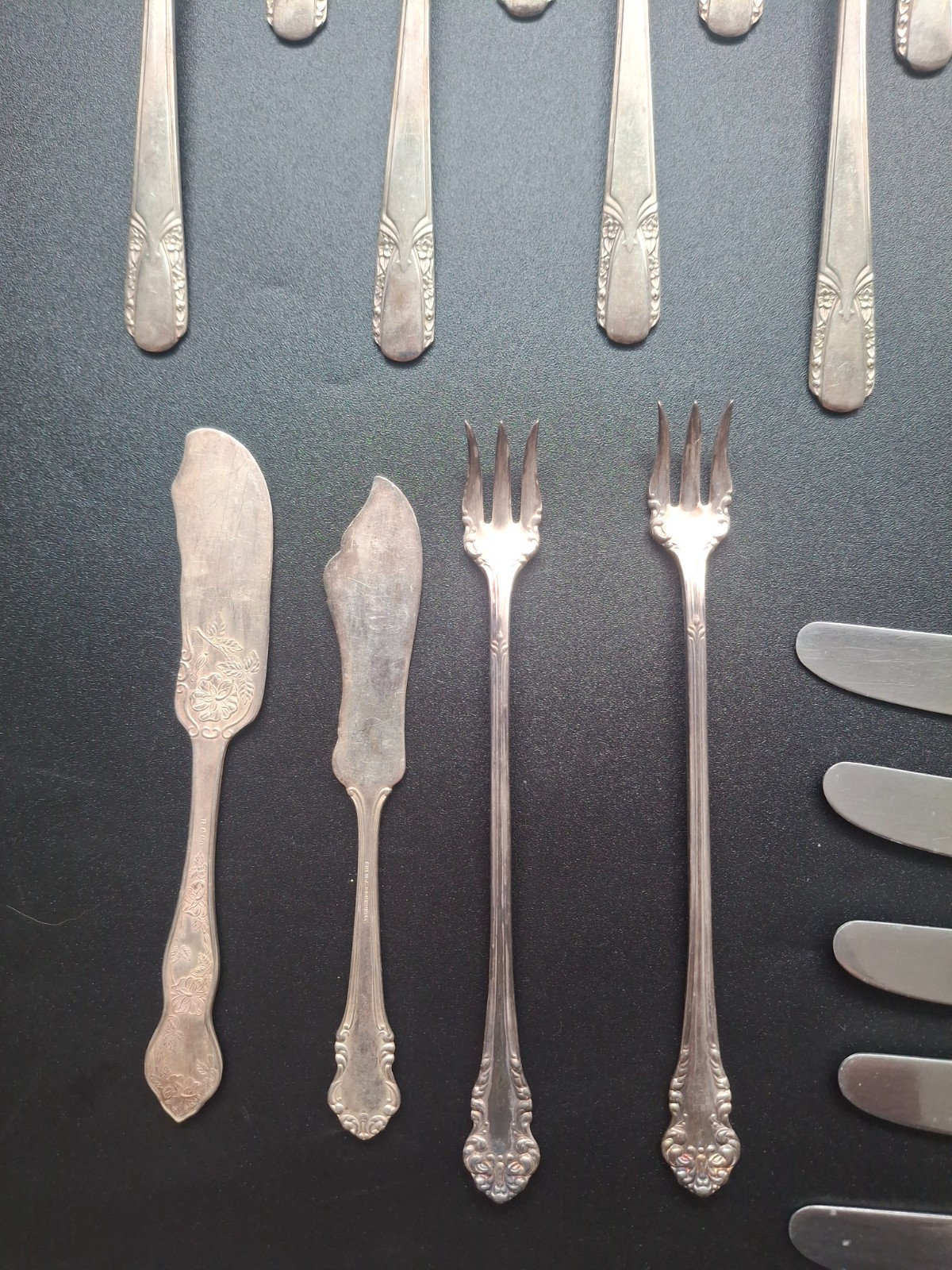 Mixed Lot of 26 Vintage Silverplate Flatware Knives and Forks 2.16 Pounds