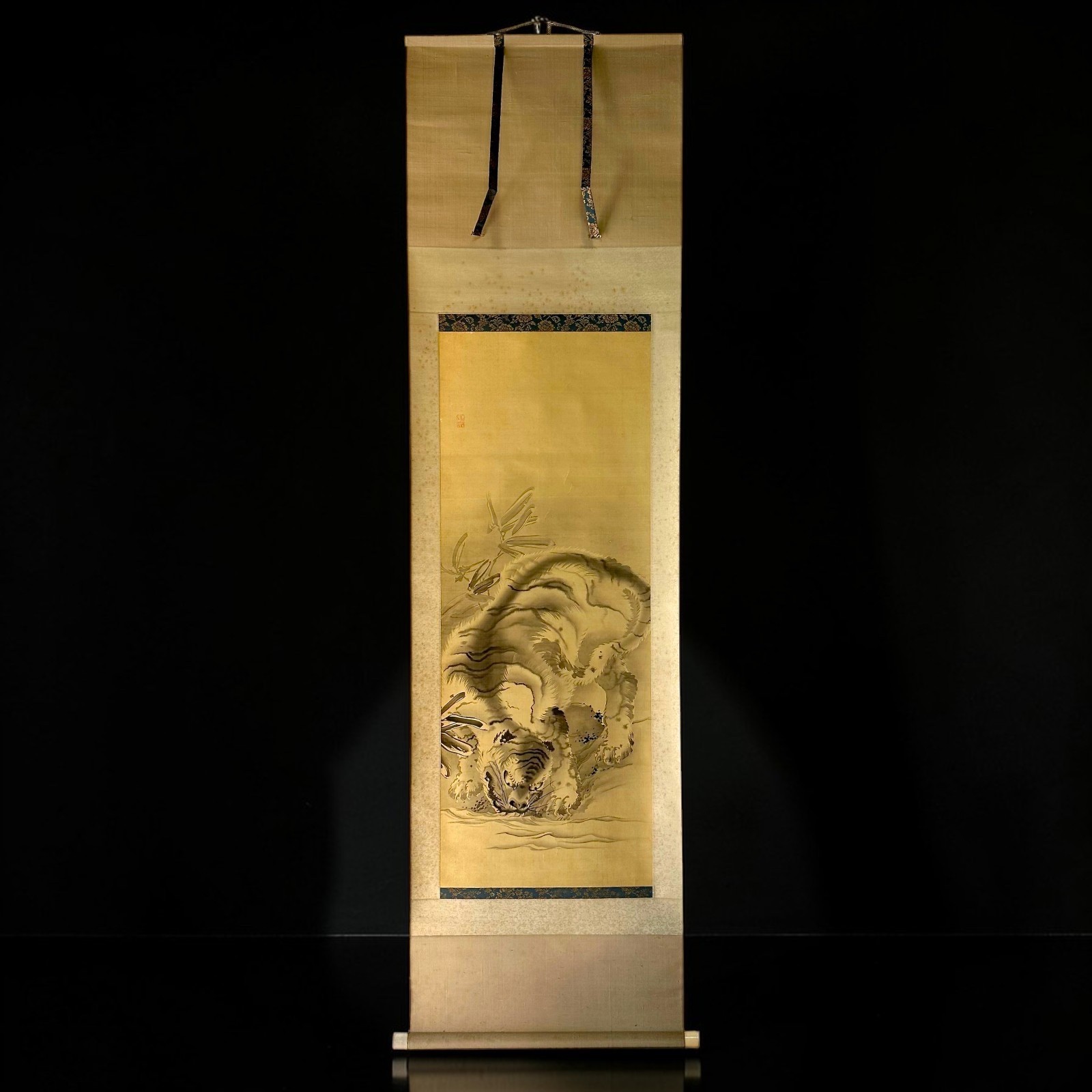 Superb signed scroll painting depicting Tiger. 19th century ZM31