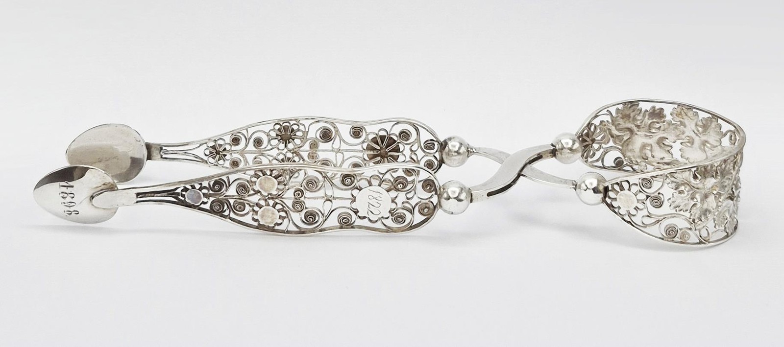 FINE 19TH CENTURY SOLID SILVER FILIGREE GRAPEVINE SUGAR TONGS
