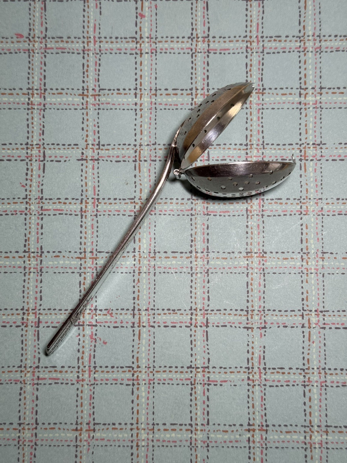 c1949 WMA Rogers EVERLASTING Tea Infuser Spoon Handle Hinged Bowl Excellent