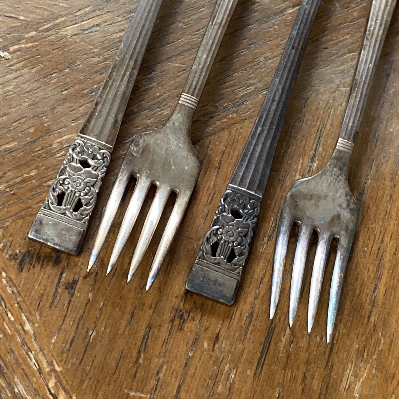 VINTAGE COMMUNITY American Victorian SILVER Plated Dinner Forks Pieces Set Of 4