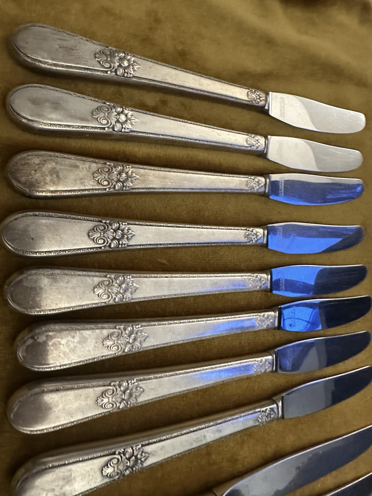 IS ADORATION Set of 8 Grille Knives + 6 Dinner 1847 Rogers Silverplate Flatware