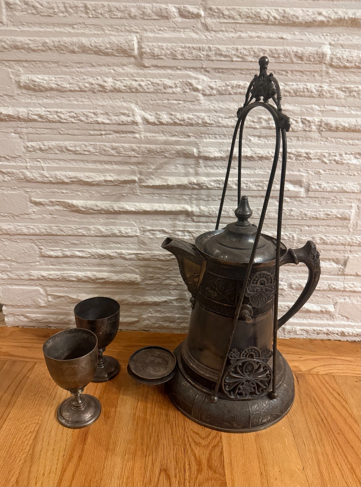 HARTFORD Quadruple Silverplate Victorian TILTING Water PITCHER Stand Goblets 425