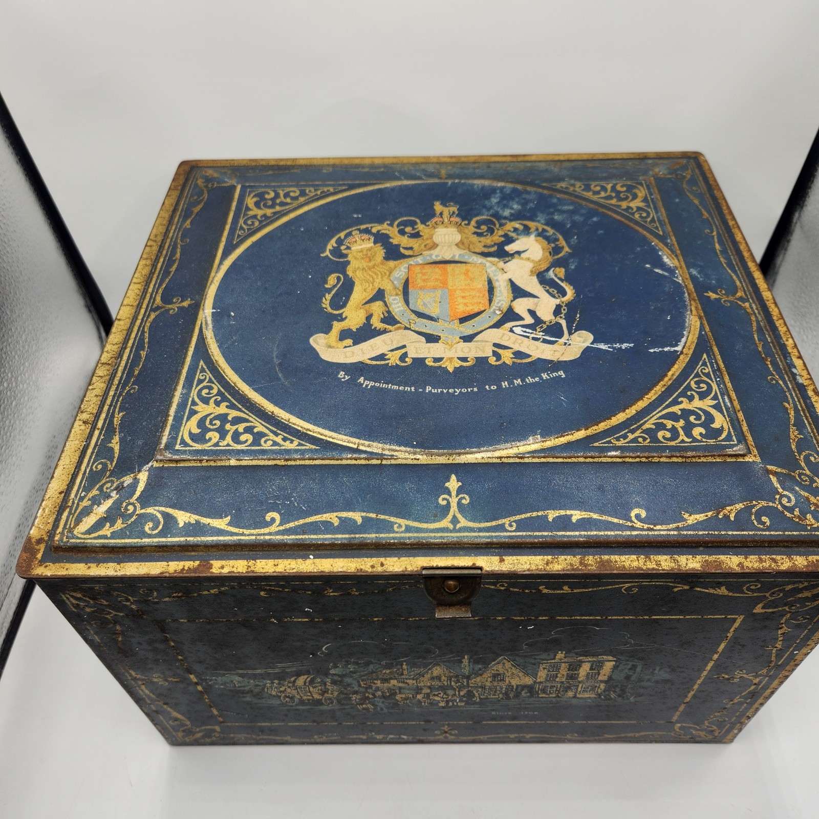 18th Century KING GEORGE III CROSSE & BLACKWELL Large BISQUIT TIN