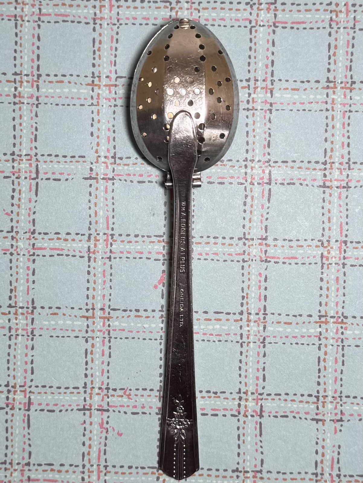 c1949 WMA Rogers EVERLASTING Tea Infuser Spoon Handle Hinged Bowl Excellent
