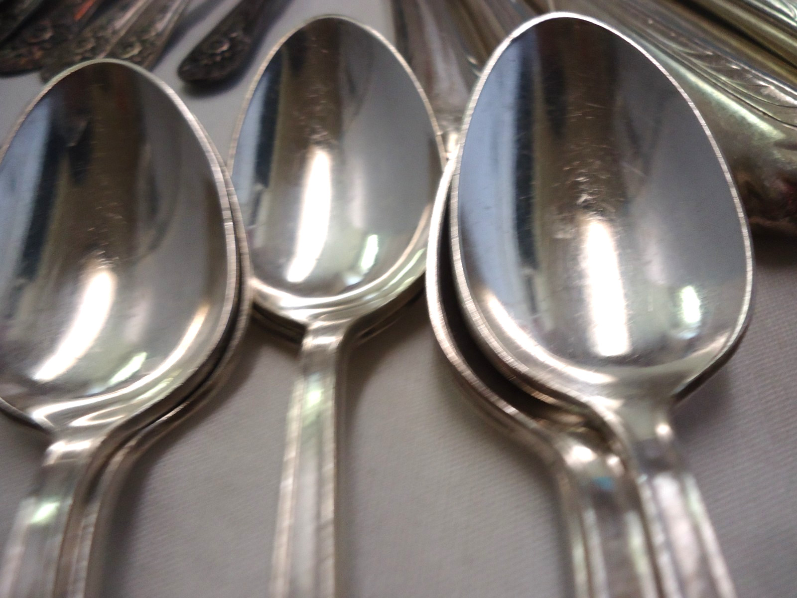 VINTAGE SILVERPLATE FLATWARE MIXED BULK LOT 110- PIECES