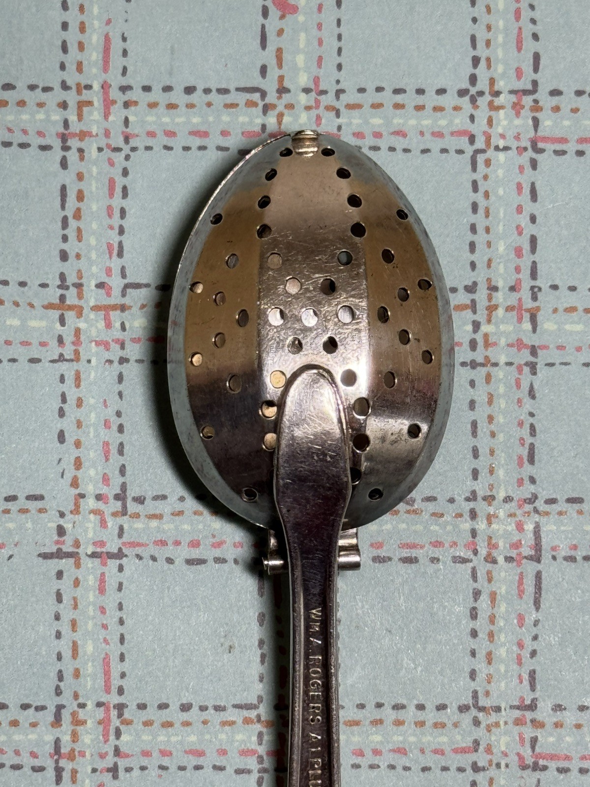 c1949 WMA Rogers EVERLASTING Tea Infuser Spoon Handle Hinged Bowl Excellent