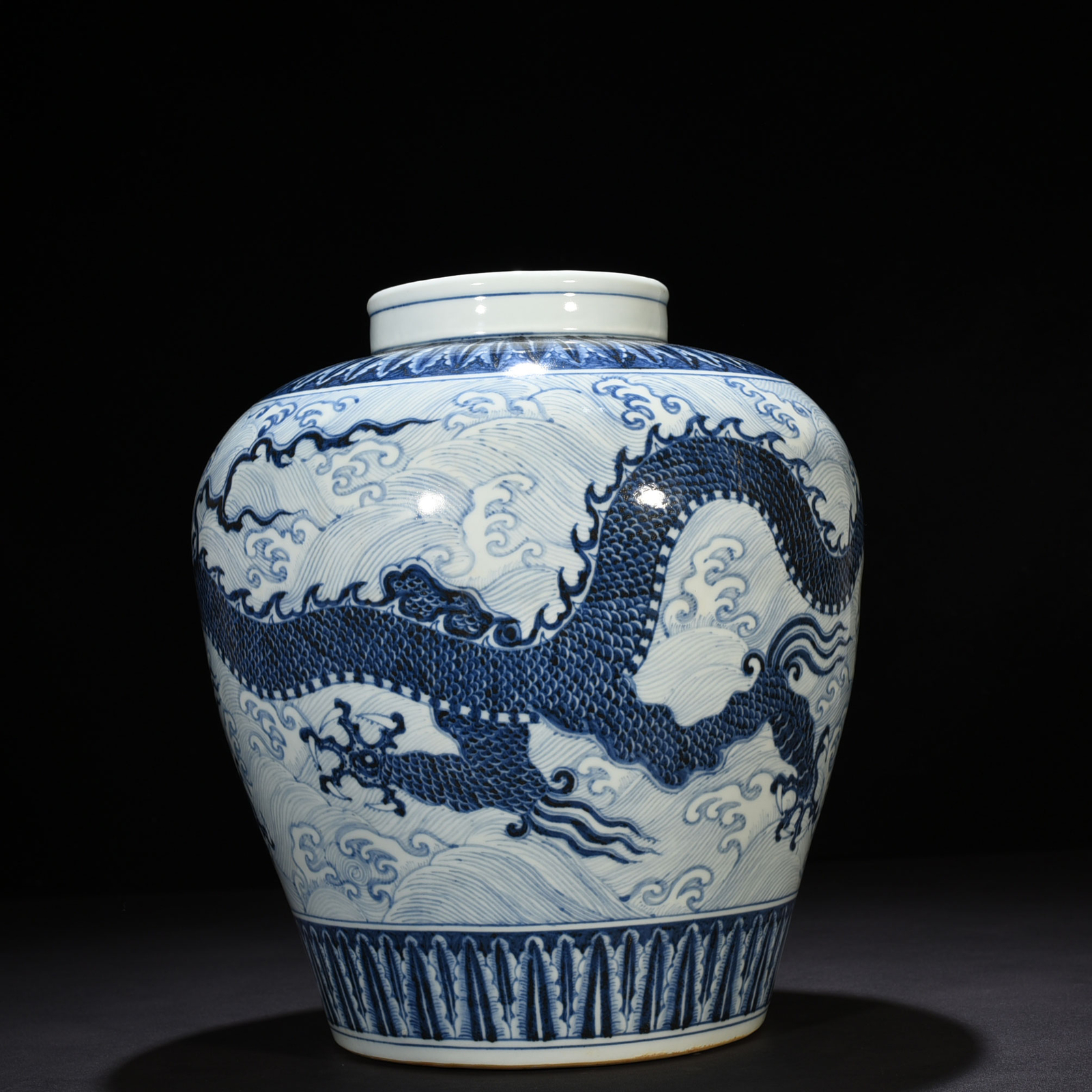 13.8″ antique ming dynasty xuande mark blue white Porcelain Dragon pattern pot