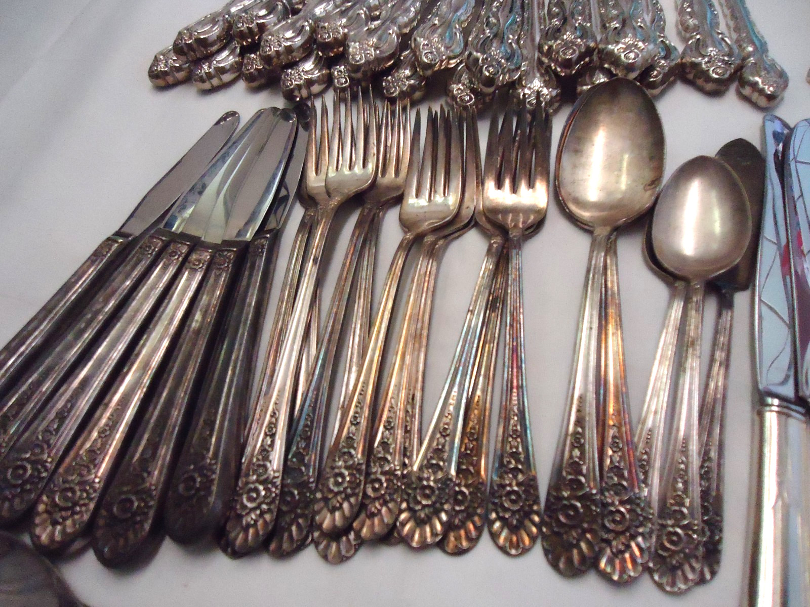 VINTAGE SILVERPLATE FLATWARE MIXED BULK LOT 110- PIECES