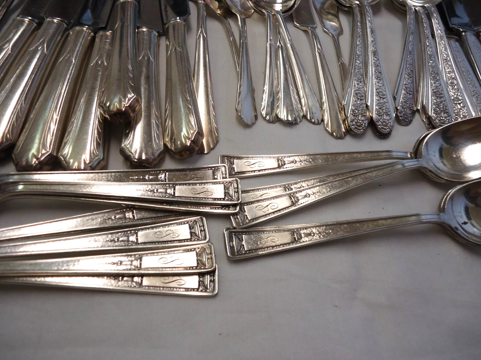 VINTAGE SILVERPLATE FLATWARE MIXED BULK LOT 110- PIECES