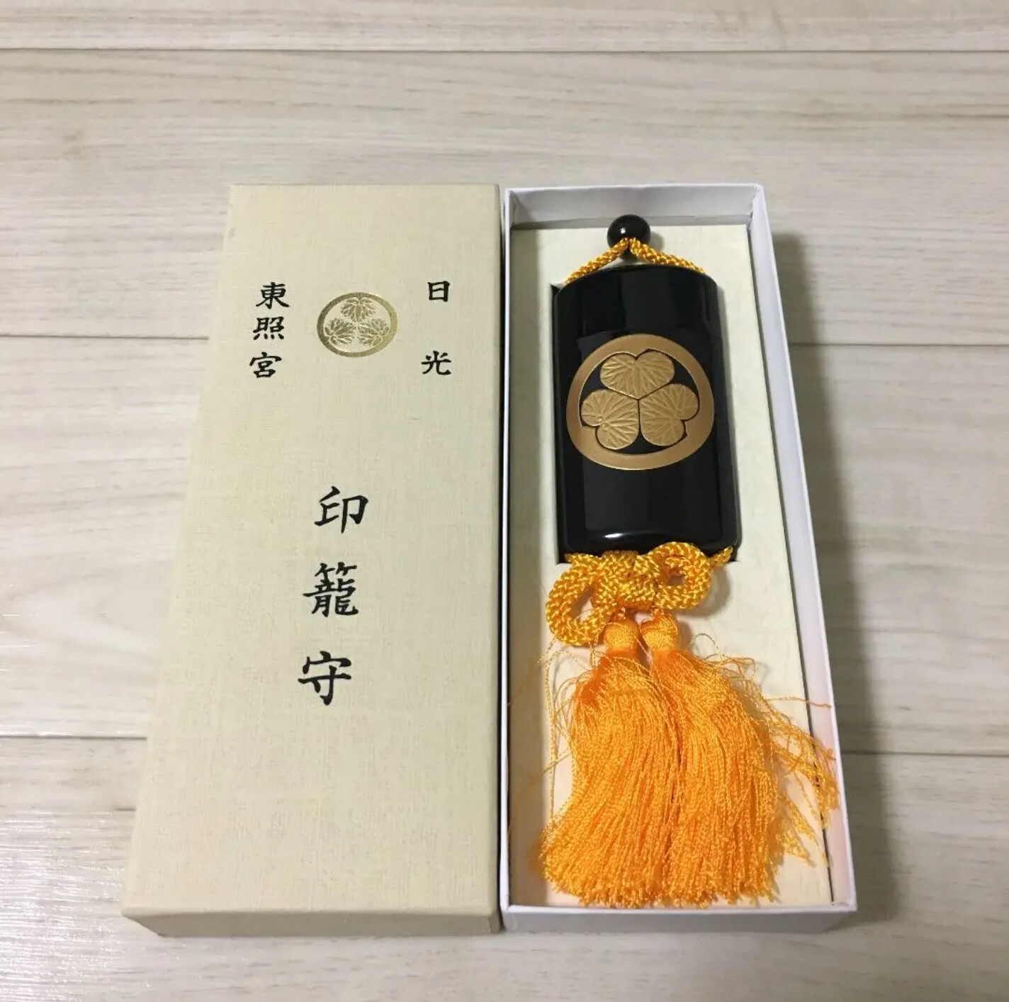 Inro pillbox pillcase japanese samurai medicine case with emblem kanji japanese