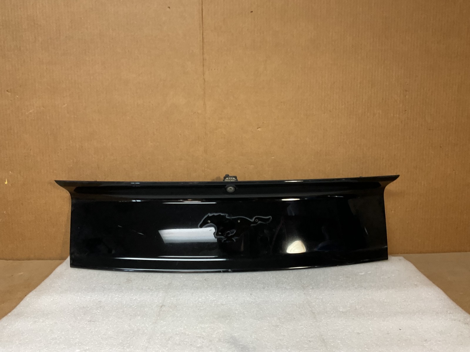2015 2023 FORD MUSTANG REAR TRUNK DECK LID SHELL MOLDING