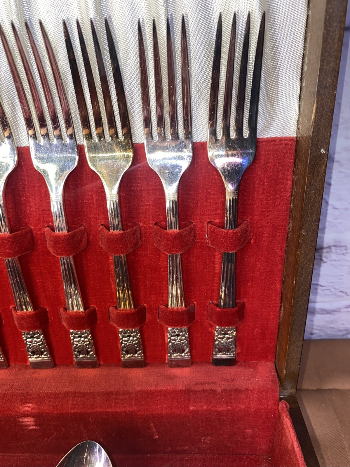 Vintage Oneida Community Plate Silverplate Flatware Set Floral Pattern w/ Case