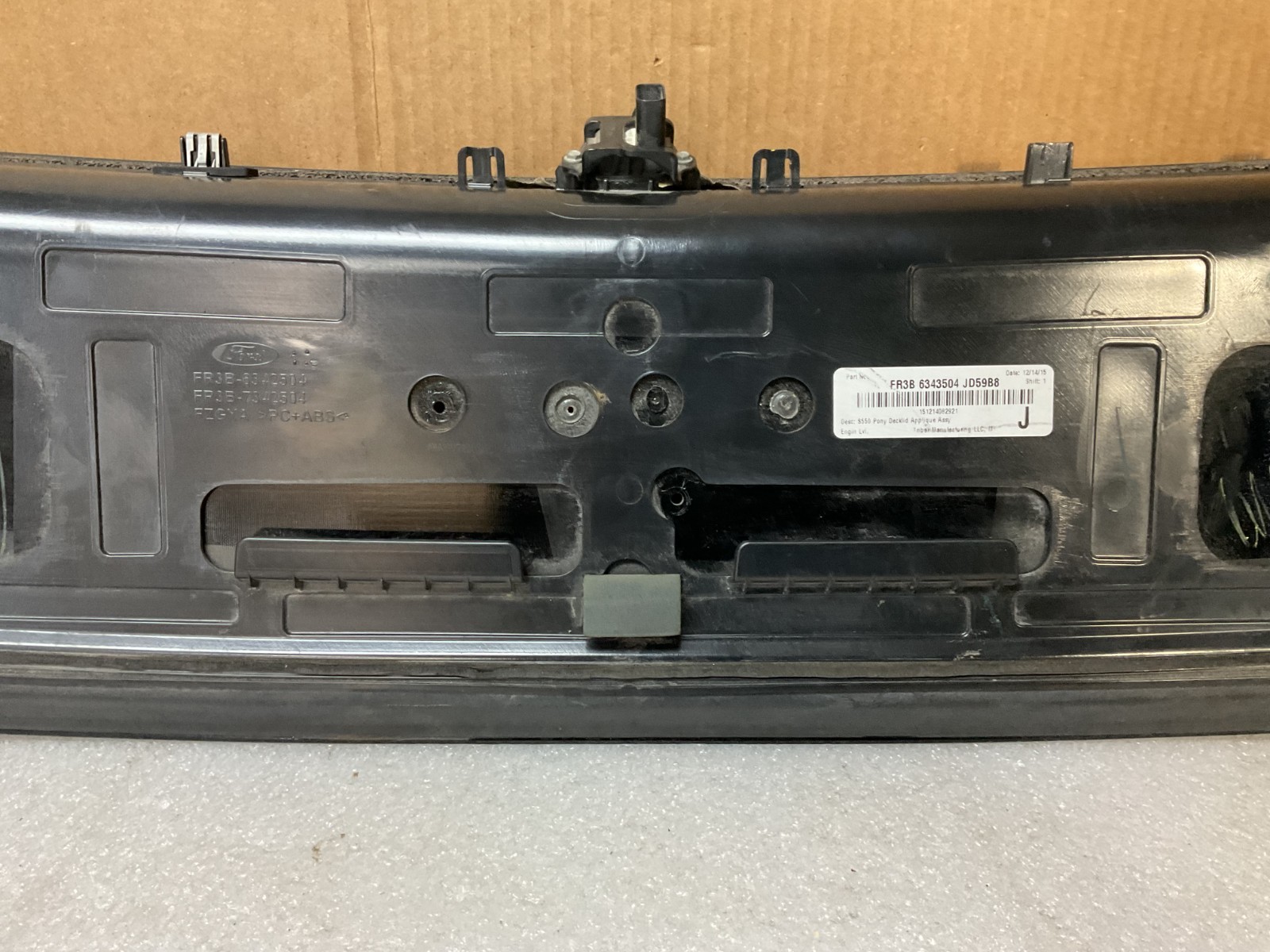 2015 2023 FORD MUSTANG REAR TRUNK DECK LID SHELL MOLDING