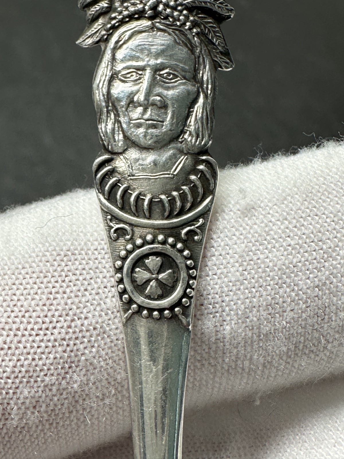VINTAGE STERLING SILVER NIAGARA 4″ SOUVENIR SPOON WITH NATIVE AMERICAN N741
