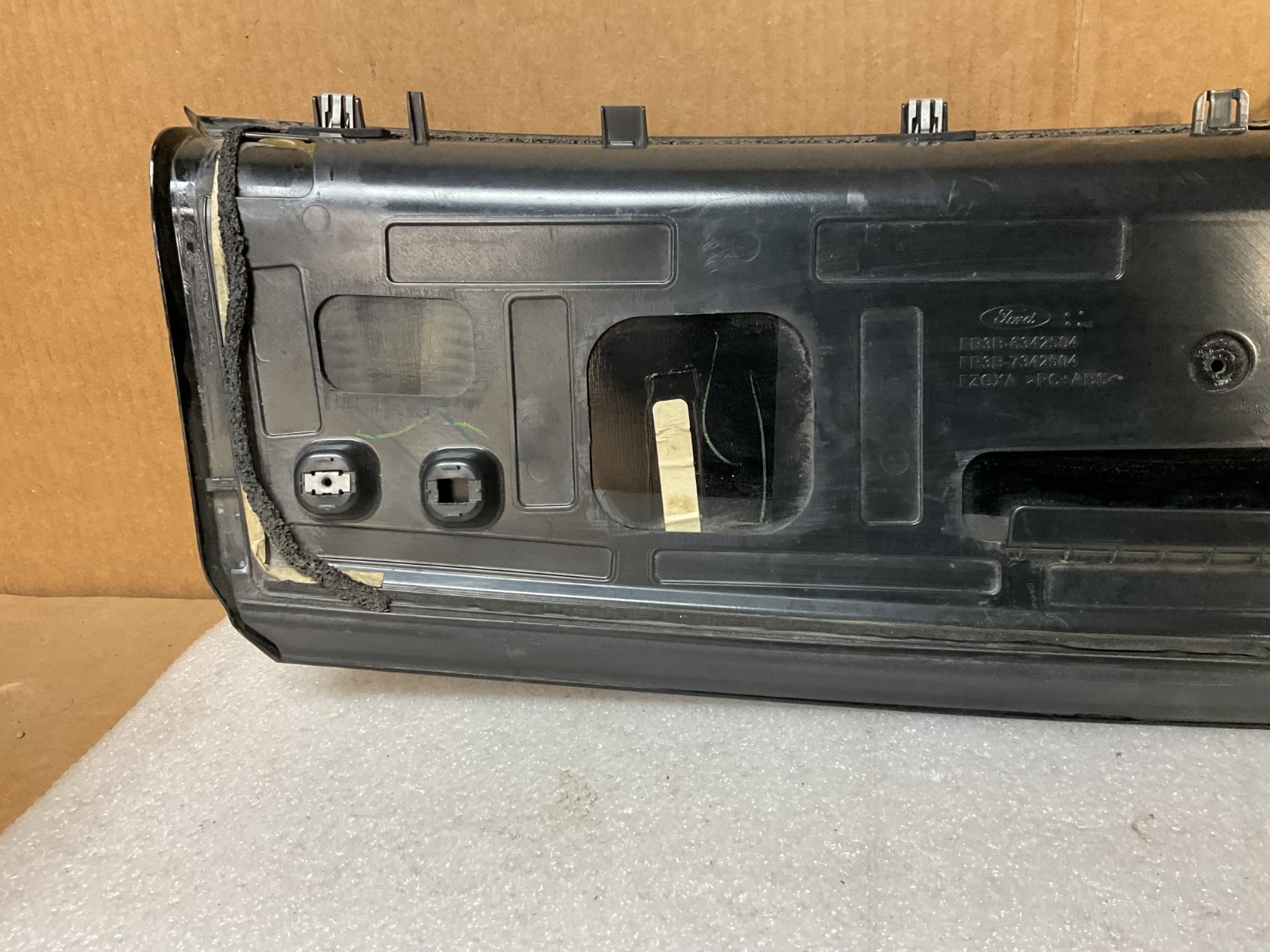 2015 2023 FORD MUSTANG REAR TRUNK DECK LID SHELL MOLDING