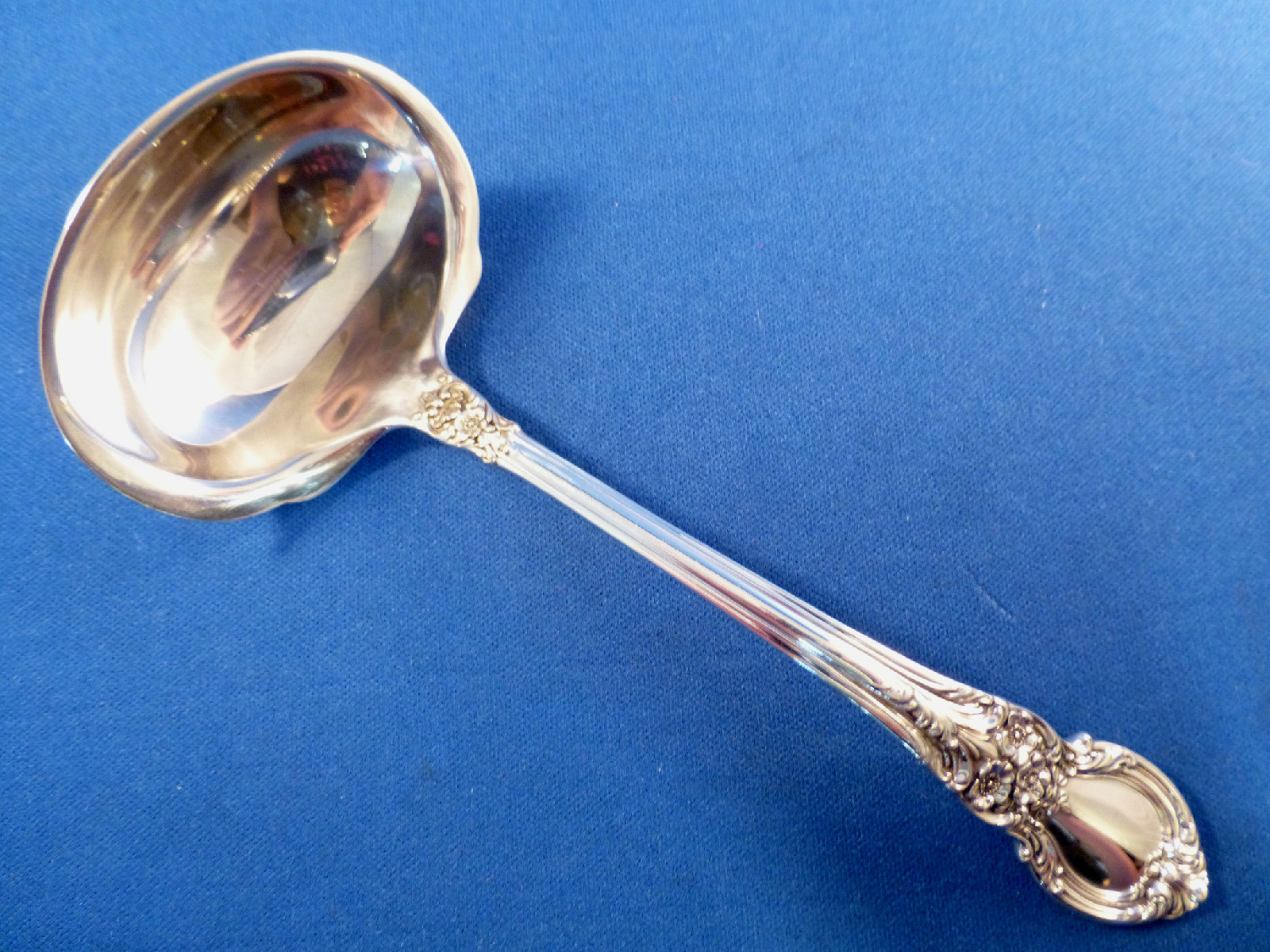AMERICAN VICTORIAN-LUNT STERLING GRAVY LADLE