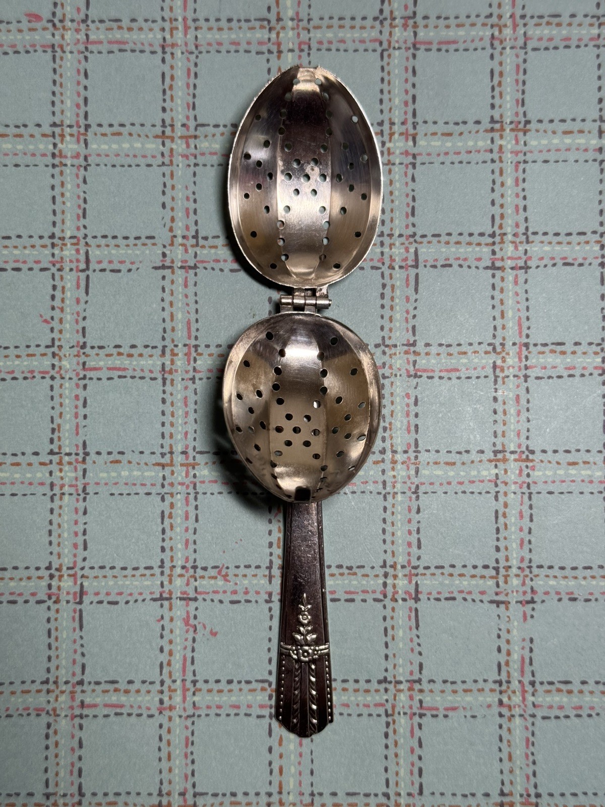 c1949 WMA Rogers EVERLASTING Tea Infuser Spoon Handle Hinged Bowl Excellent