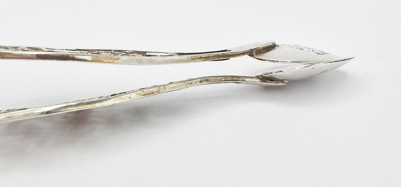 FINE 19TH CENTURY SOLID SILVER FILIGREE GRAPEVINE SUGAR TONGS