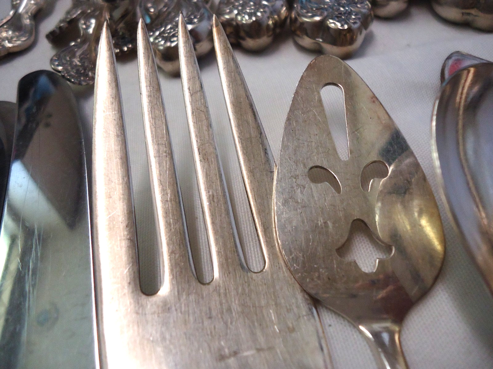 VINTAGE SILVERPLATE FLATWARE MIXED BULK LOT 110- PIECES