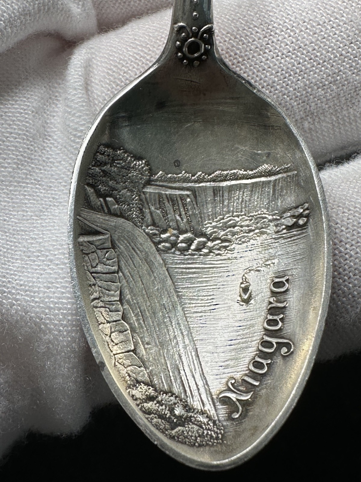 VINTAGE STERLING SILVER NIAGARA 4″ SOUVENIR SPOON WITH NATIVE AMERICAN N741