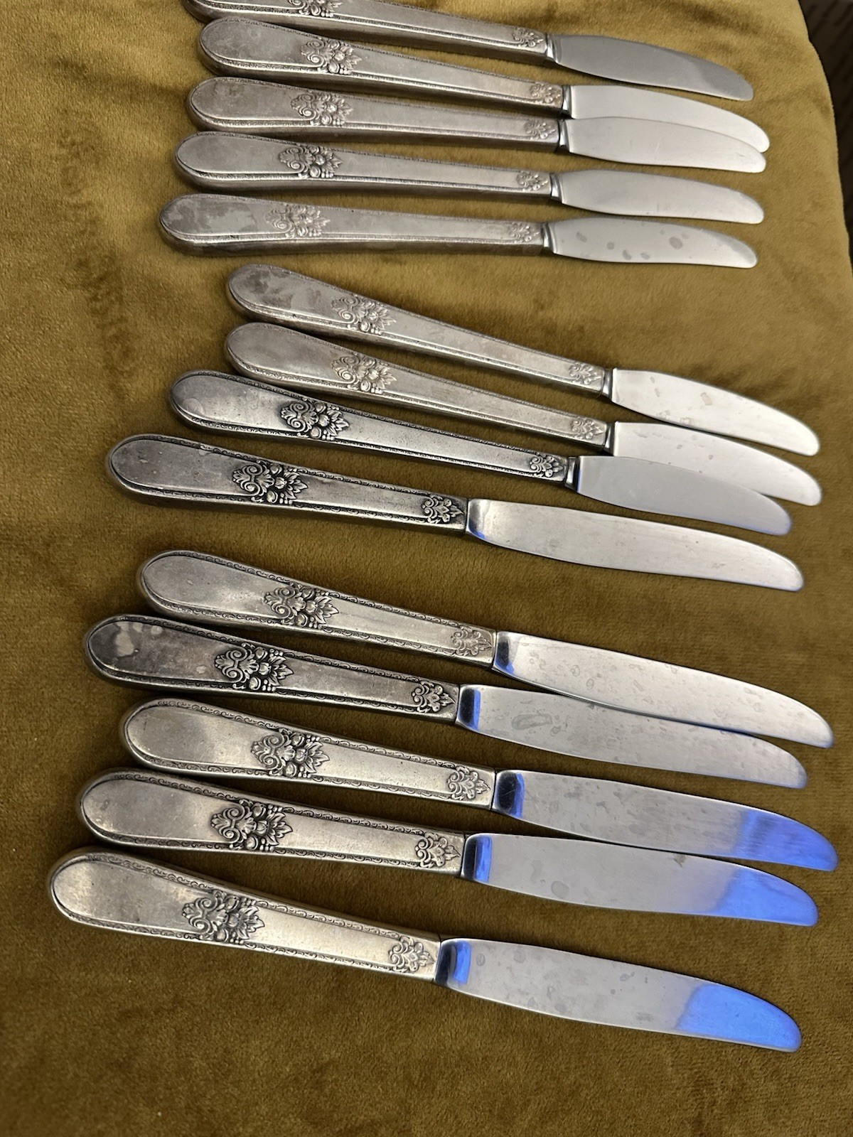 IS ADORATION Set of 8 Grille Knives + 6 Dinner 1847 Rogers Silverplate Flatware