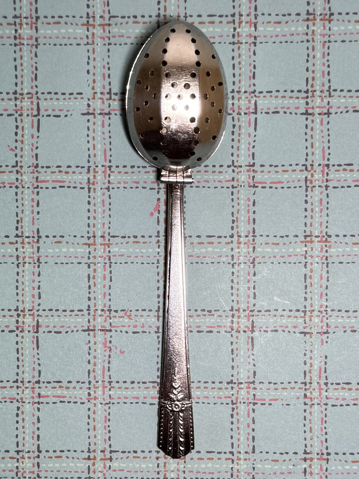 c1949 WMA Rogers EVERLASTING Tea Infuser Spoon Handle Hinged Bowl Excellent