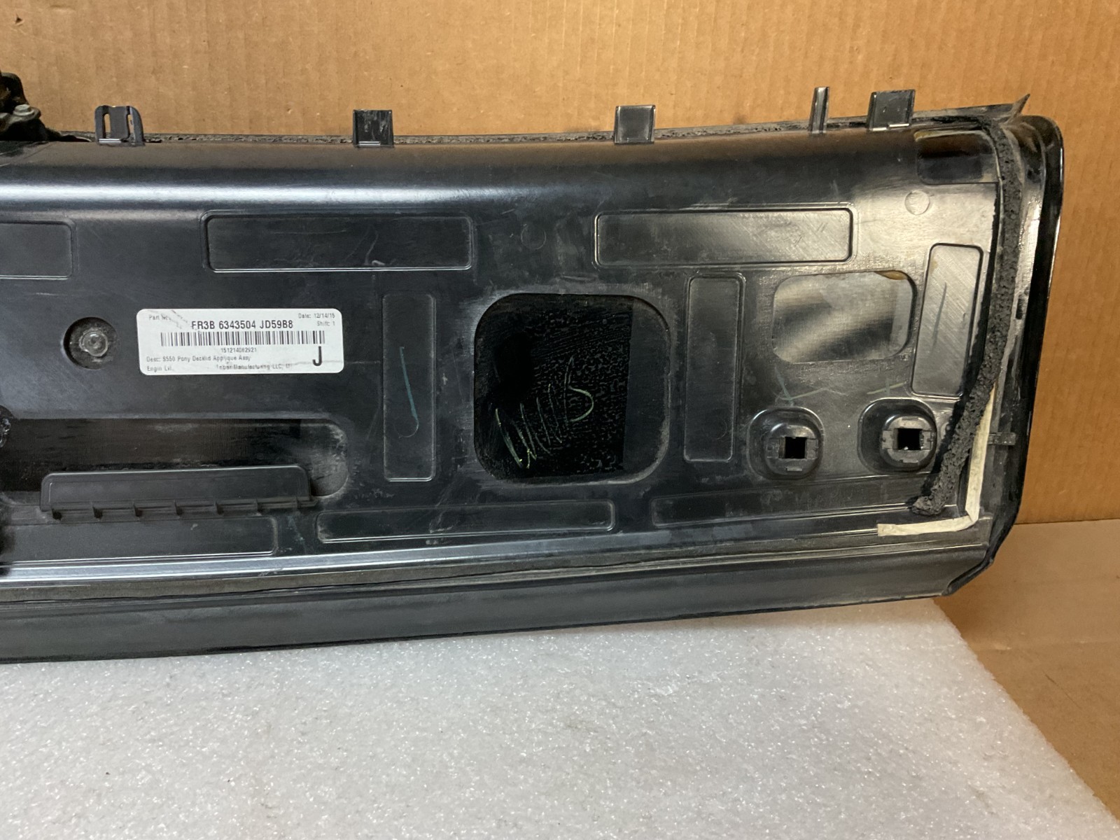 2015 2023 FORD MUSTANG REAR TRUNK DECK LID SHELL MOLDING